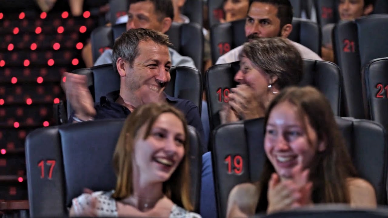 Spectacle Hypnose et Mentalisme interactive à Bordeaux Illusion et divertissement en famille Allane (vidéo)